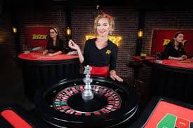 topan33 login app showing live blackjack and roulette tables in the live dealer section